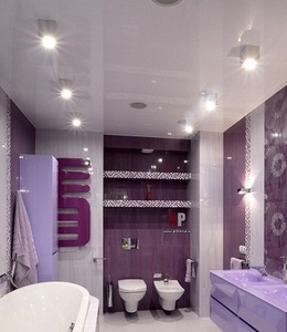 фото натяжного потолка в ванной