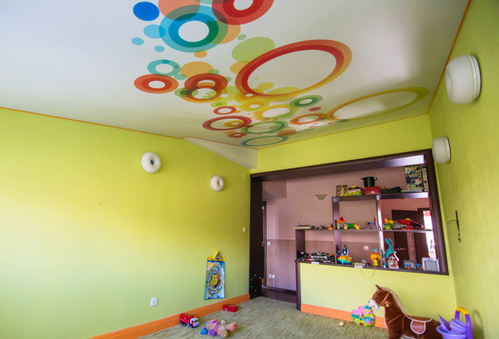 потолок с фотопечатью в детской